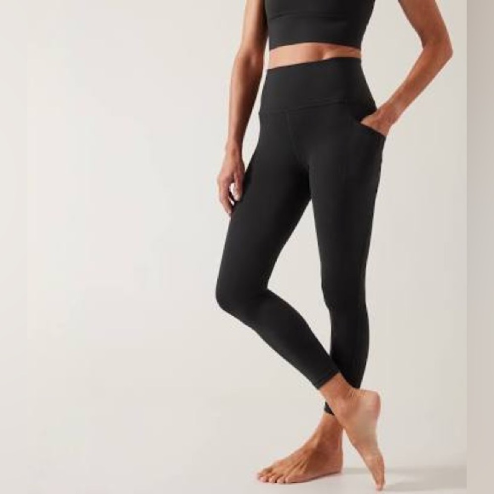 ATHLETA Salutation Stash Pocket II 7/8 Tight in Black XL
